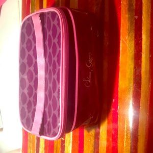 I will be selling a makeup bag that is very comfy